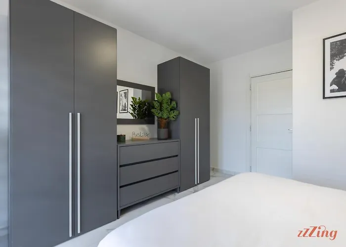 A Stunning With Spectacular Sea Views Appartement *