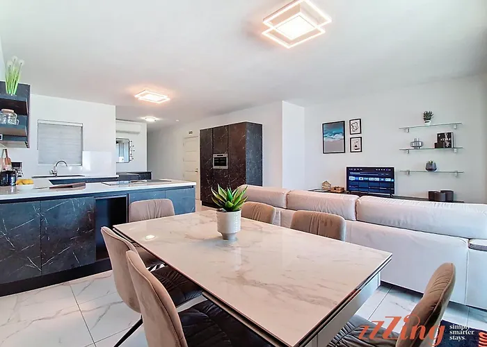 A Stunning With Spectacular Sea Views Appartement