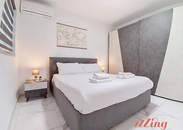 A Stunning With Spectacular Sea Views *