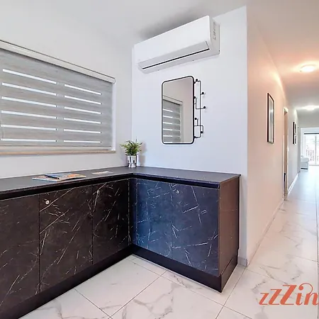 St Paul's 3br - Spectacular Sea Views * 세인트폴스베이